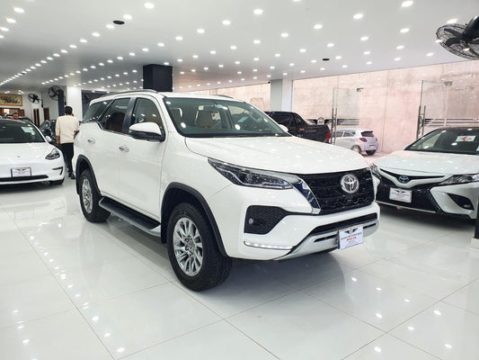 Toyota Fortuner V 2.7 2025