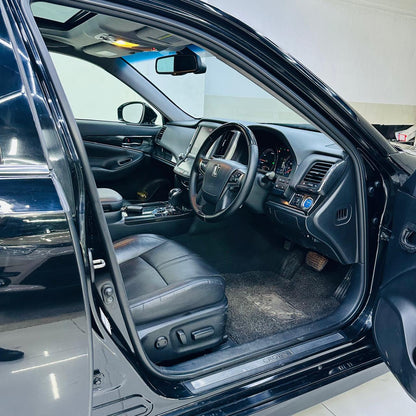 Toyota Crown ATHLETE Hybrid 2013