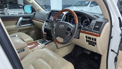 Toyota Land Cruiser AxG Selection  2013