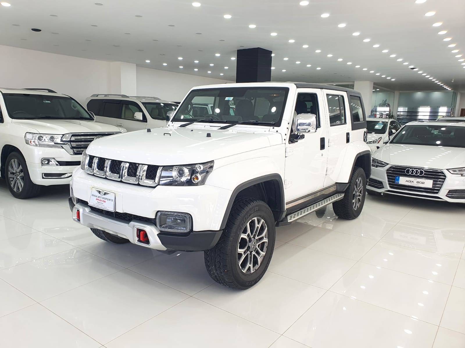 BAIC BJ40 PLUS Honorable Edition Model 2024 front right side view