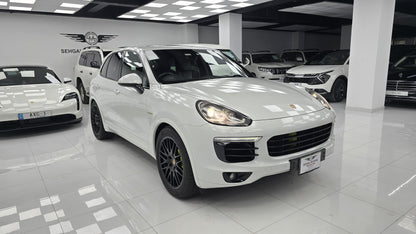 PORSCHE Cayenne Hybrid Platinum Edition  2017