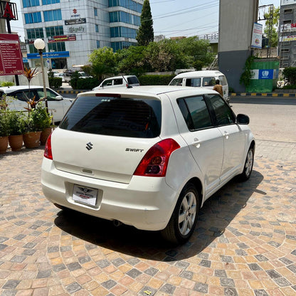 Suzuki Swift DLX 1.3 M/T 2015