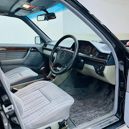 Mercedes Benz E Class E220 M/T 1993