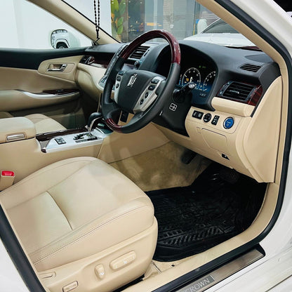 Toyota Crown Royal Saloon G 3.5 Hybrid 2011