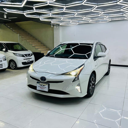 Toyota Prius S Safety Package 2018