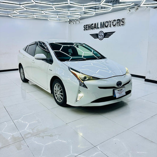 Toyota Prius S Safety Package 2018