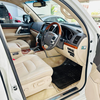 Toyota Land Cruiser ZX 4.6 Petrol 2014