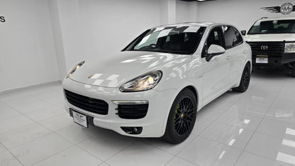 PORSCHE Cayenne Hybrid Platinum Edition  2017