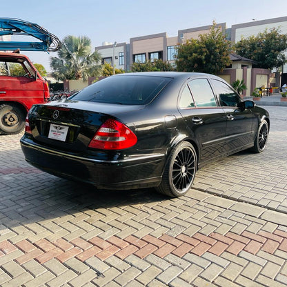 Mercedes Benz E 240 Avantgrade Model 2004