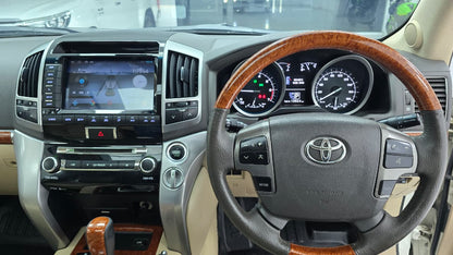 Toyota Land Cruiser AxG Selection  2013