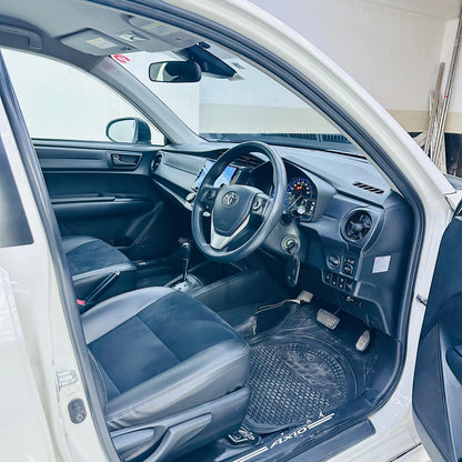 Toyota Corolla Axio Hybrid S Package 2017