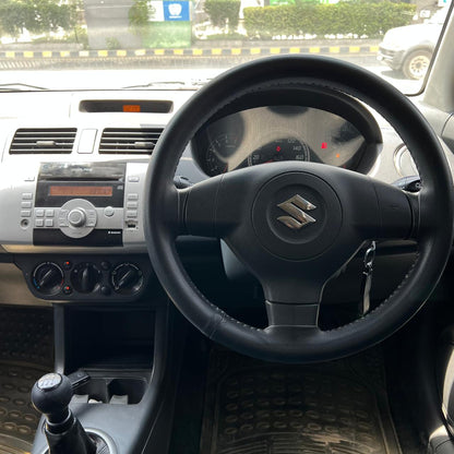 Suzuki Swift DLX 1.3 M/T 2015
