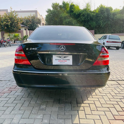 Mercedes Benz E 240 Avantgrade Model 2004