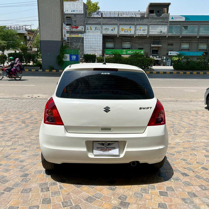 Suzuki Swift DLX 1.3 M/T 2015