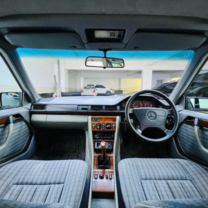 Mercedes Benz E Class E220 M/T 1993