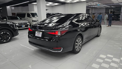 Lexus ES 2500cc Hybrid 2021
