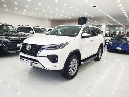 Toyota Fortuner V 2.7 2025