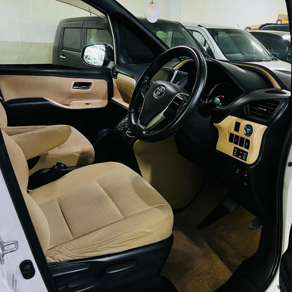 Toyota Noah G Package Hybrid 2014