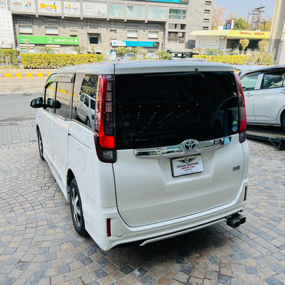 Toyota Noah G Package Hybrid 2014