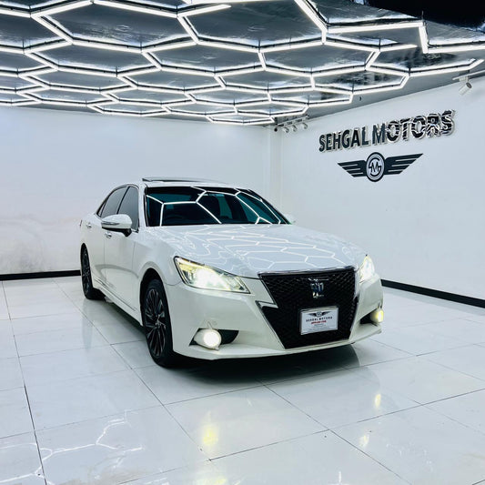 Toyota Crown ATHLETE Hybrid 2013