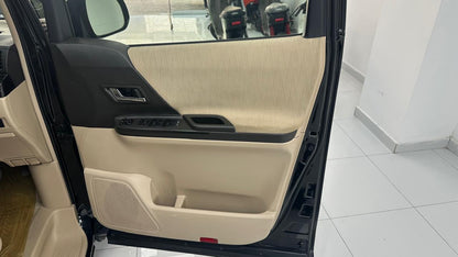 Toyota Alphard 2.4L Hybrid 2012