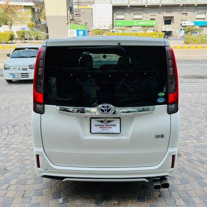 Toyota Noah G Package Hybrid 2014