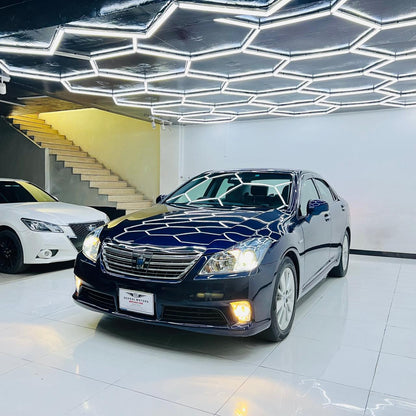 Toyota Crown 3.5L Hybrid Royal Saloon 2011