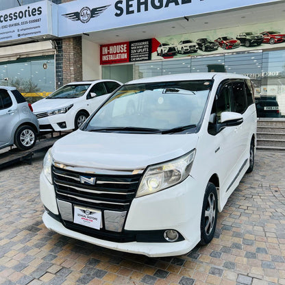 Toyota Noah G Package Hybrid 2014