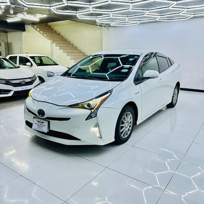 Toyota Prius S Safety Package 2018