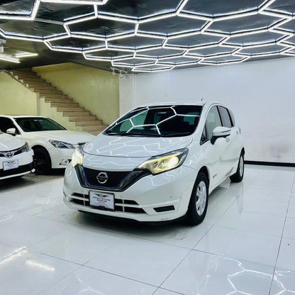 Nissan Note e-Power X V Selection 2017
