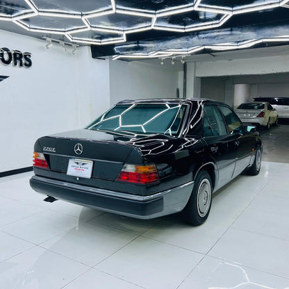 Mercedes Benz E Class E220 M/T 1993