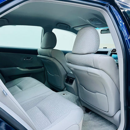 Toyota Crown 3.5L Hybrid Royal Saloon 2011
