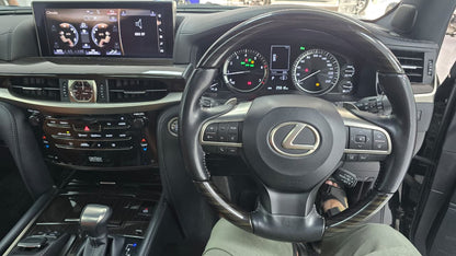 Lexus LX 570 Black Sequence 2020