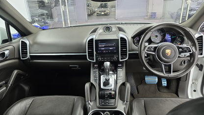 PORSCHE Cayenne Hybrid Platinum Edition  2017