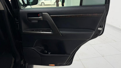 Toyota Land Cruiser AxG  Black Leather Selection  2009