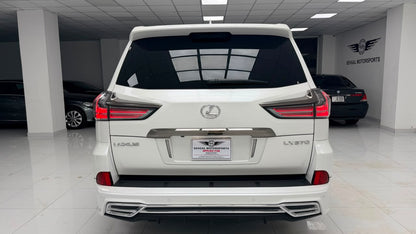 Lexus LX 570 Black Sequence 2020
