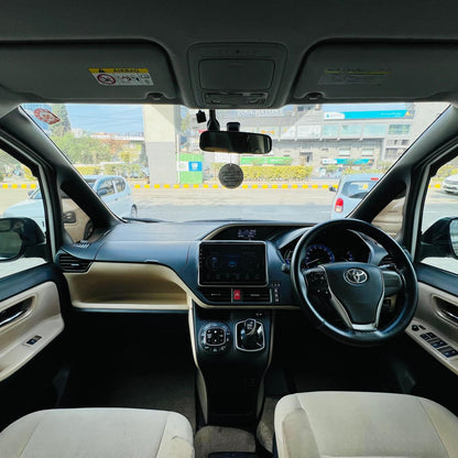 Toyota Noah G Package Hybrid 2014