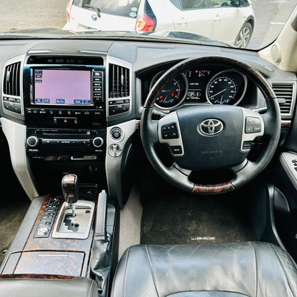 Toyota Land Cruiser ZX 4.6 Petrol 2013