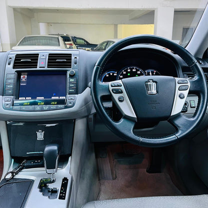 Toyota Crown 3.5L Hybrid Royal Saloon 2011