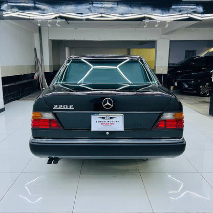 Mercedes Benz E Class E220 M/T 1993