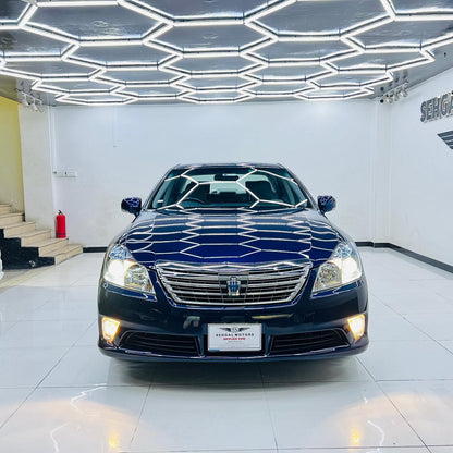 Toyota Crown 3.5L Hybrid Royal Saloon 2011