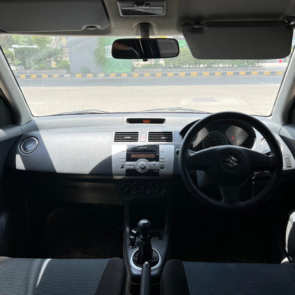 Suzuki Swift DLX 1.3 M/T 2015