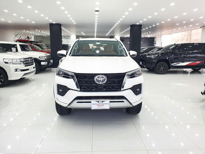 Toyota Fortuner V 2.7 2025