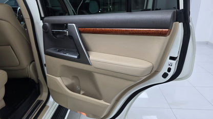 Toyota Land Cruiser AxG Selection  2013