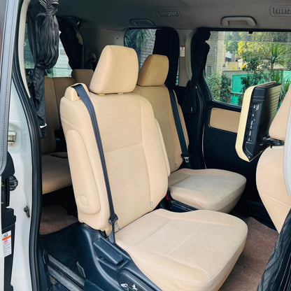 Toyota Noah G Package Hybrid 2014