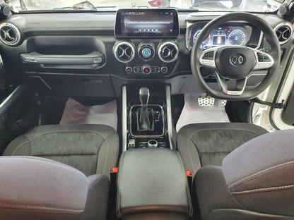 BAIC BJ40 PLUS Honorable Edition Model 2024 front seats upper view