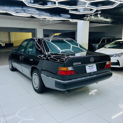 Mercedes Benz E Class E220 M/T 1993